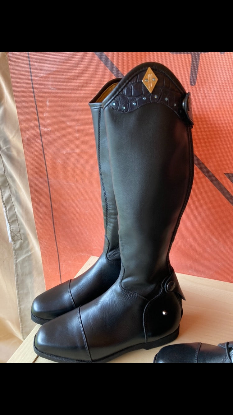 Fabbri Junior Pro Competition boots by Meliora Equestrian perfect for younger riders - photo of boot